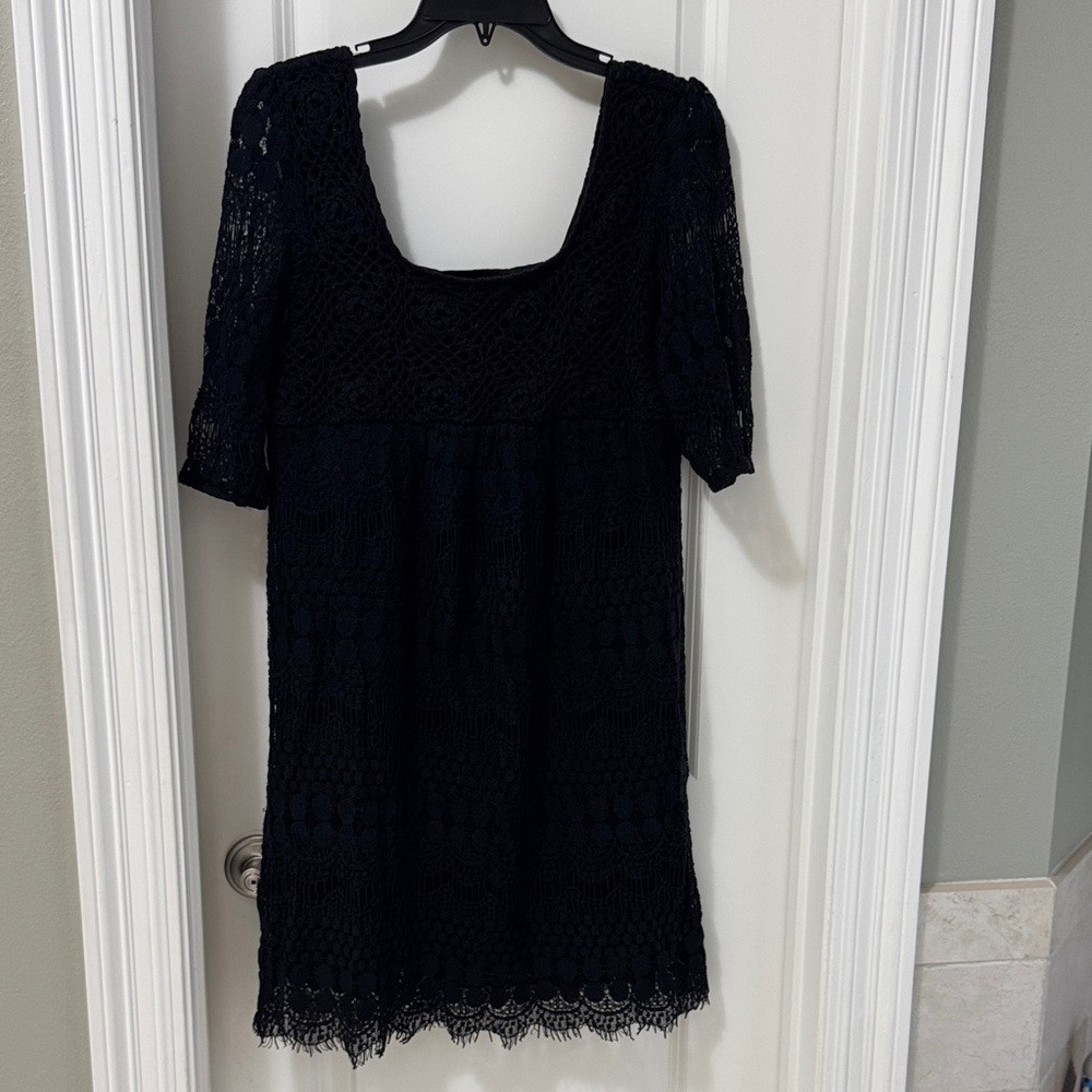 Solitaire Black Lace Short Sleeve Dress